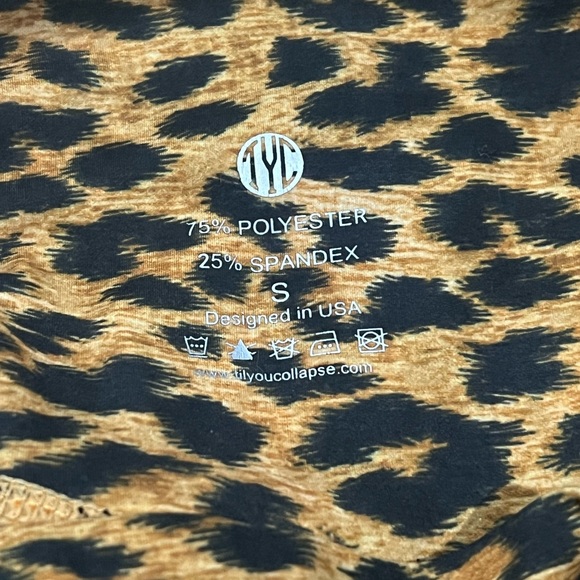 Til You Collapse leopard scrunch leggings size small - Picture 4 of 5